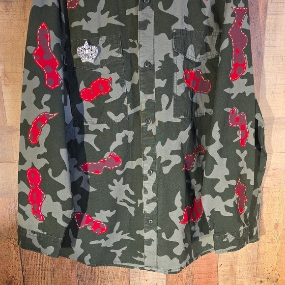 Edgy Upcycled Camo Jacket with Graphic Design - Picture 9 of 10